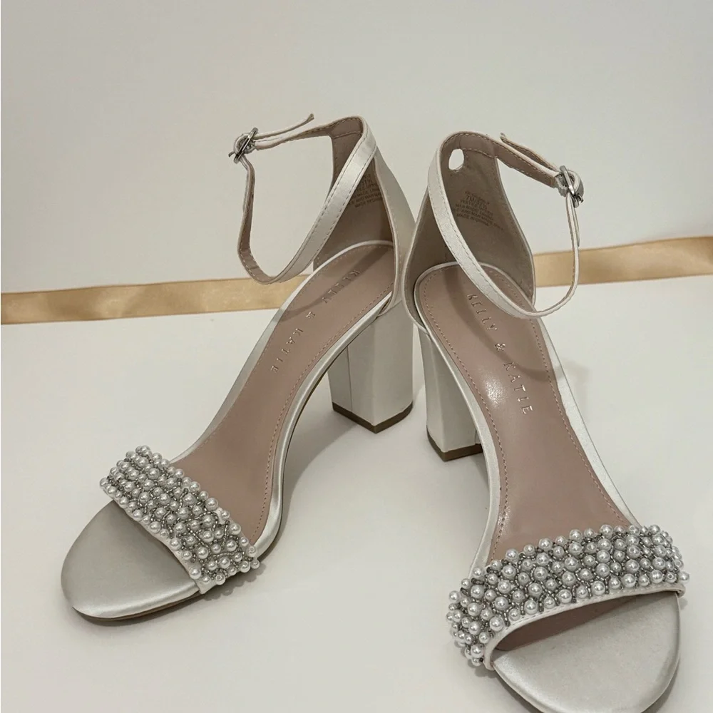 Kelly and Katie — Hildie Sandal - Picture 8 of 9